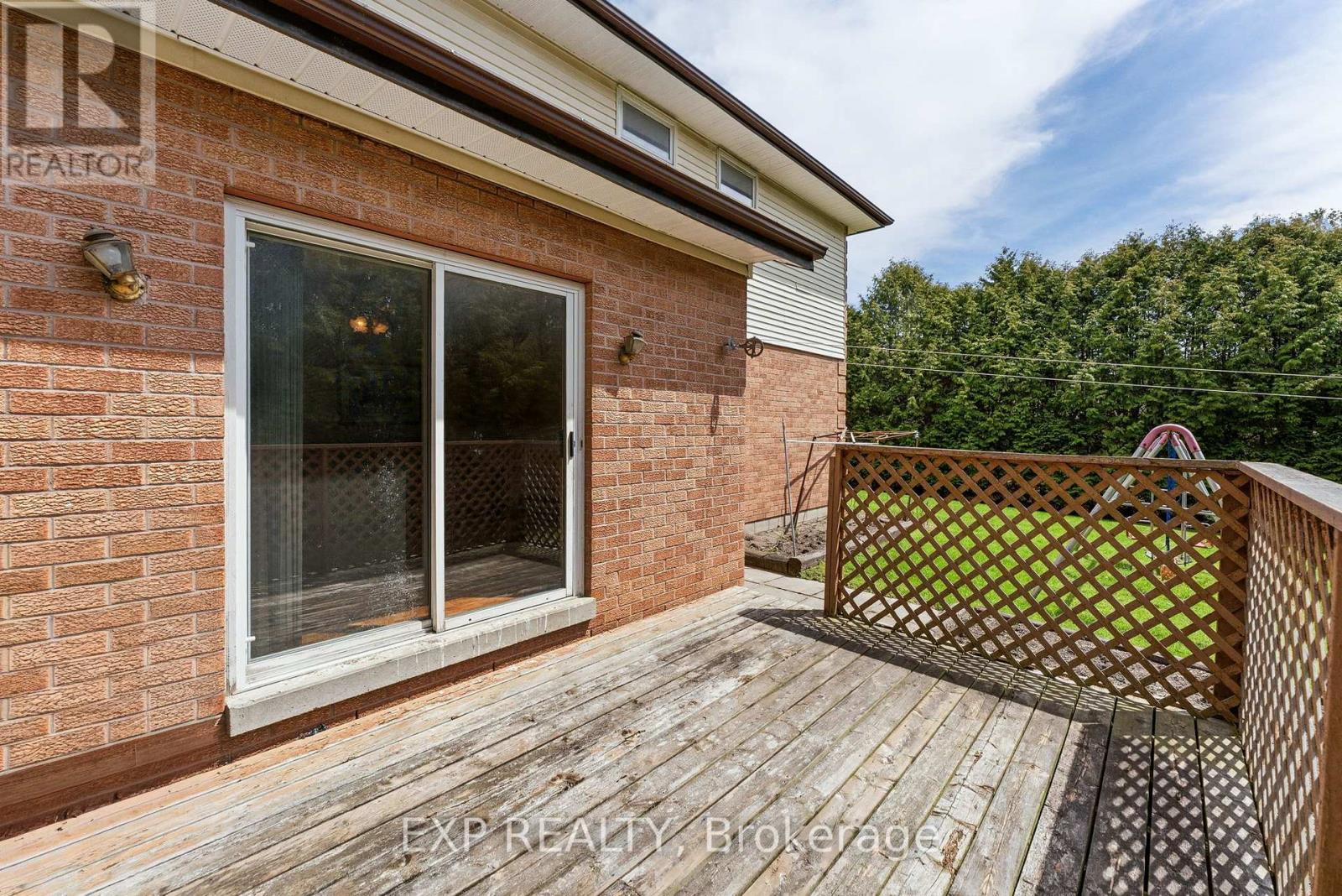 32 LOUISA STREET - 38