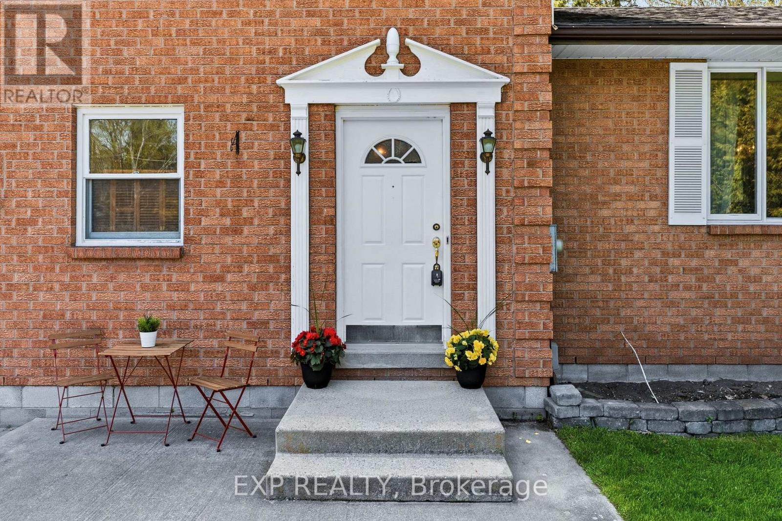 32 LOUISA STREET - 4