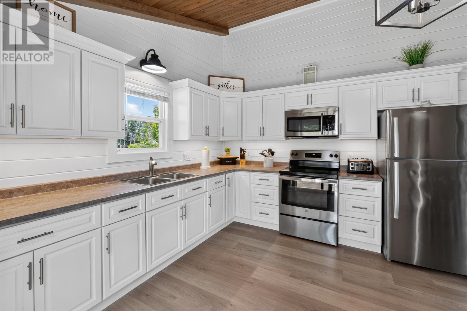 288 Spruce Way, 282, 276 - 25