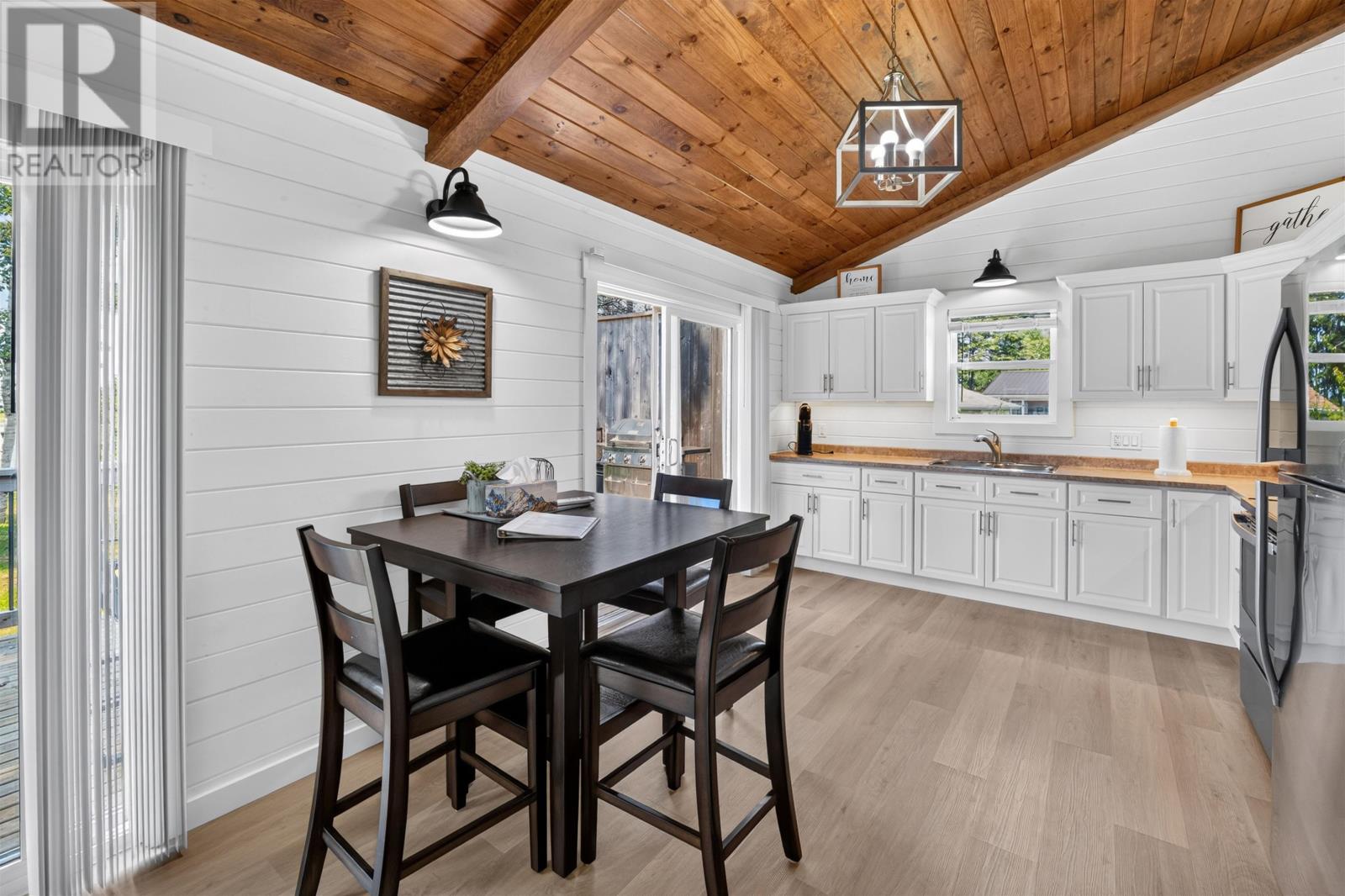 288 Spruce Way, 282, 276 - 32