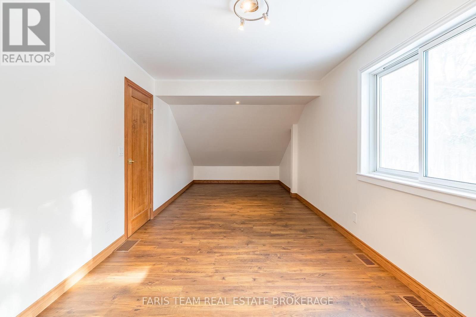 2384 CHAMPLAIN ROAD - 24