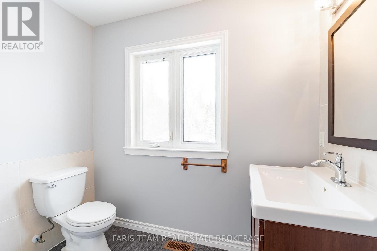 2384 CHAMPLAIN ROAD - 25