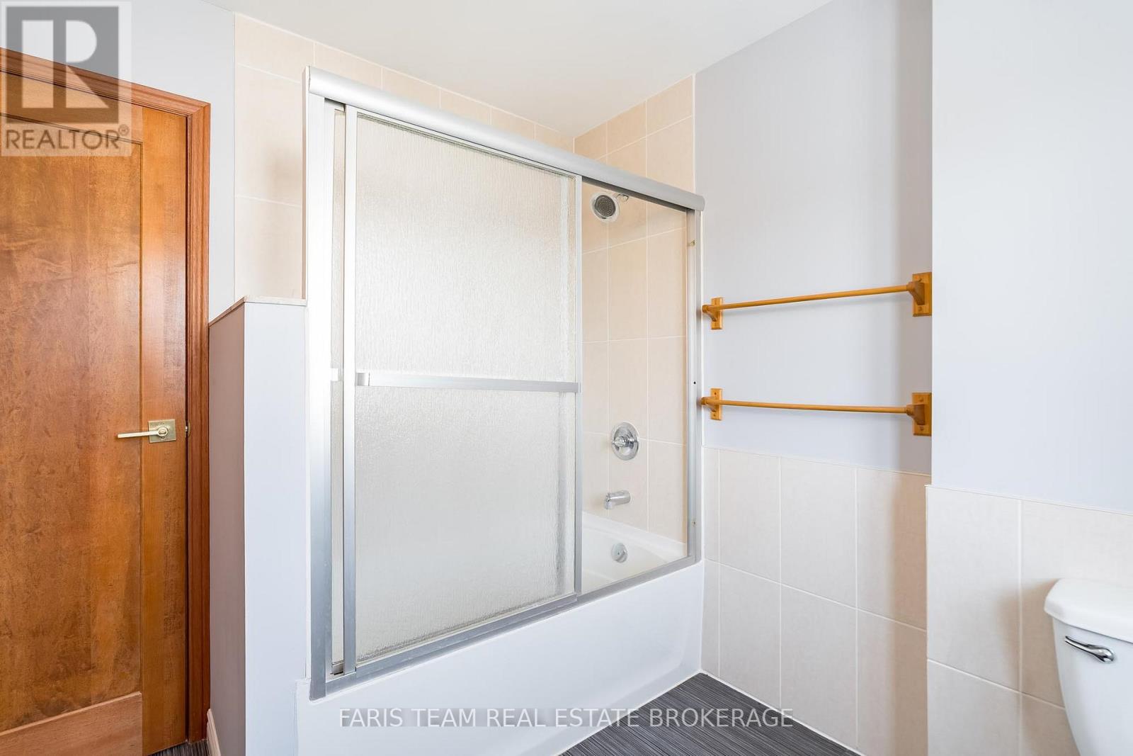 2384 CHAMPLAIN ROAD - 26