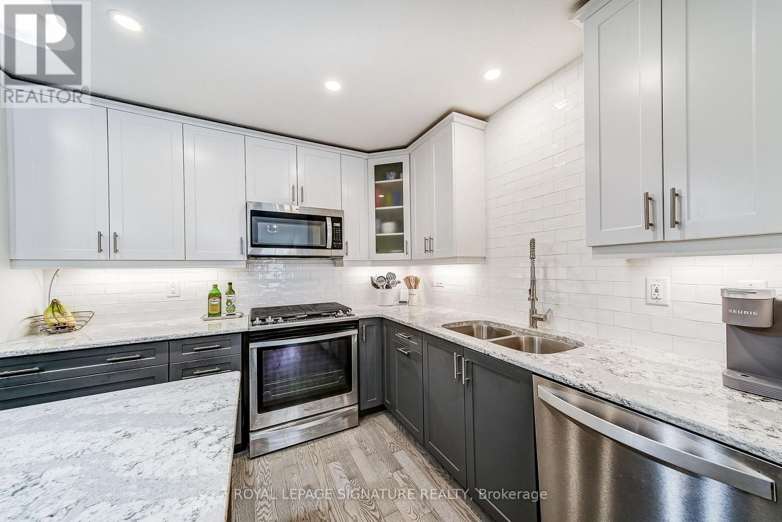 61 IVY CRESCENT - 11