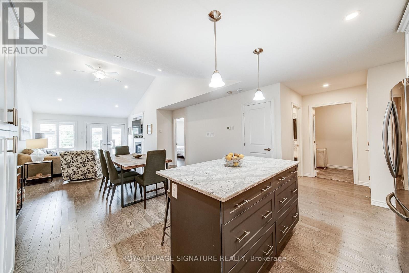 61 IVY CRESCENT - 16