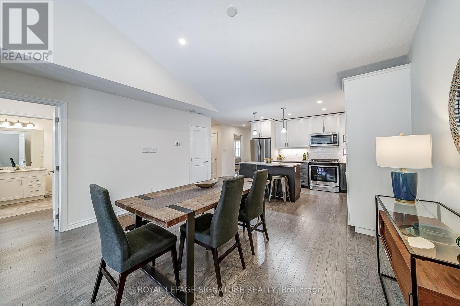 61 IVY CRESCENT - 19