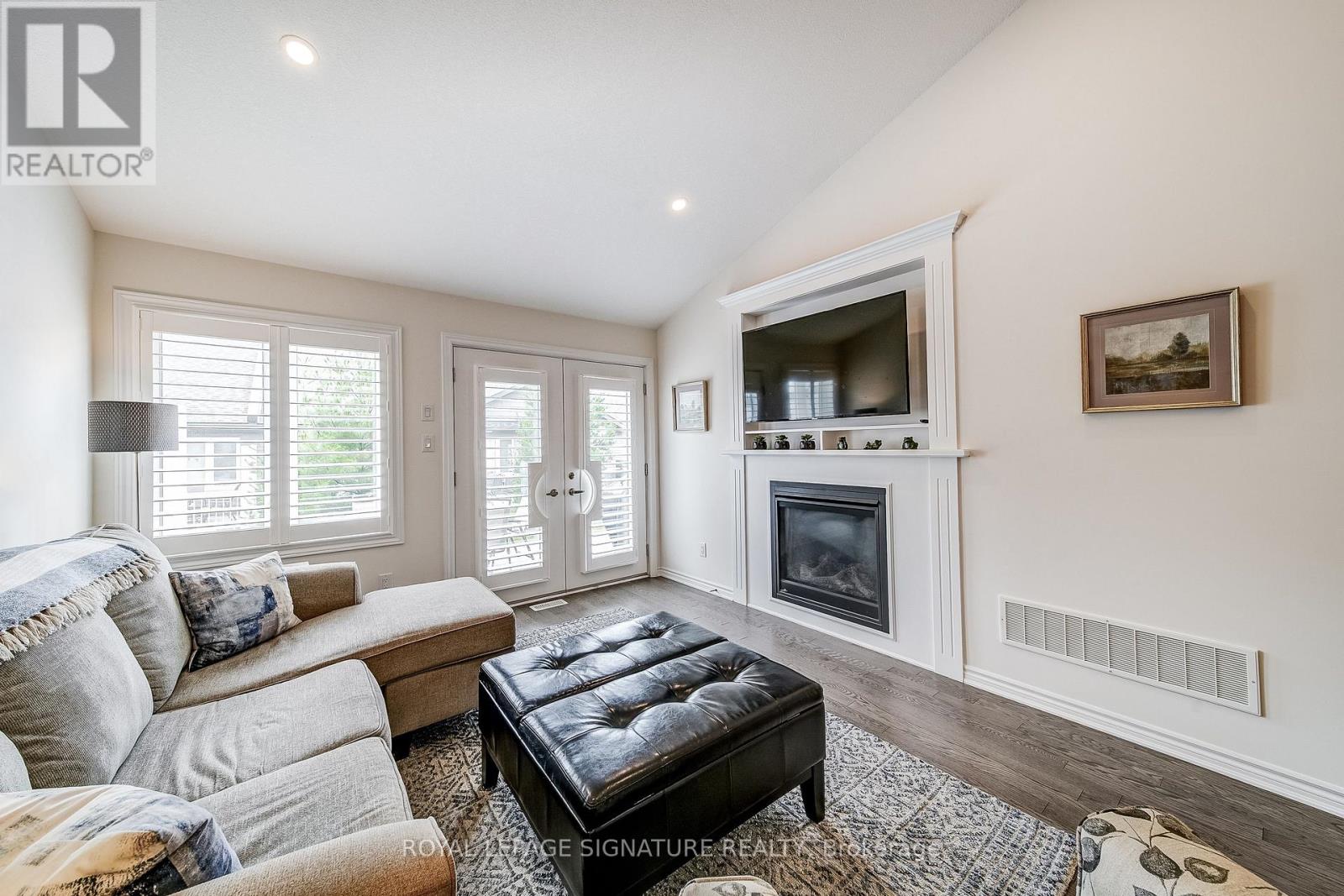 61 IVY CRESCENT - 21
