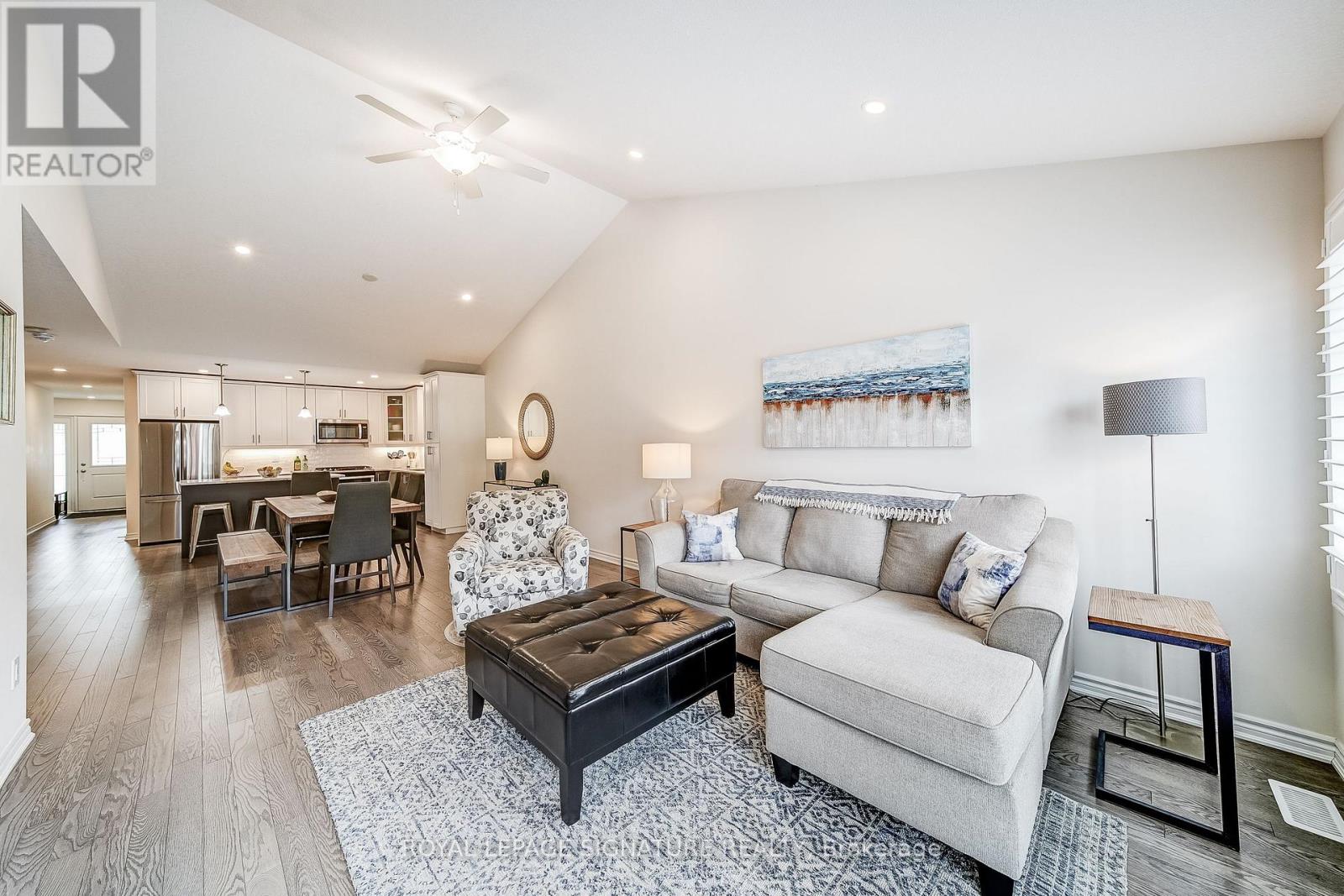 61 IVY CRESCENT - 22
