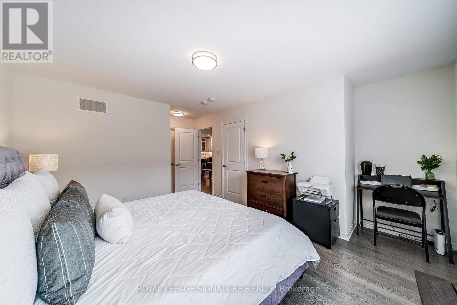 61 IVY CRESCENT - 26