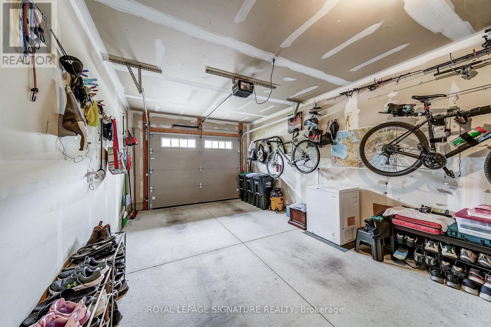61 IVY CRESCENT - 33
