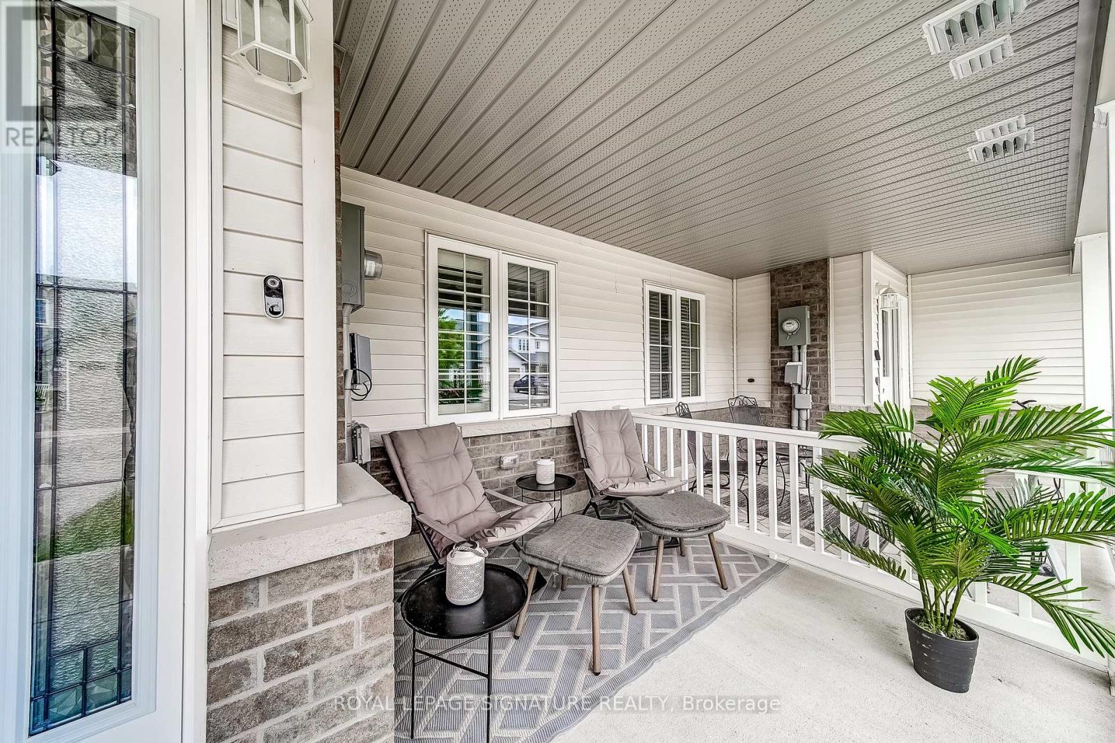 61 IVY CRESCENT - 4