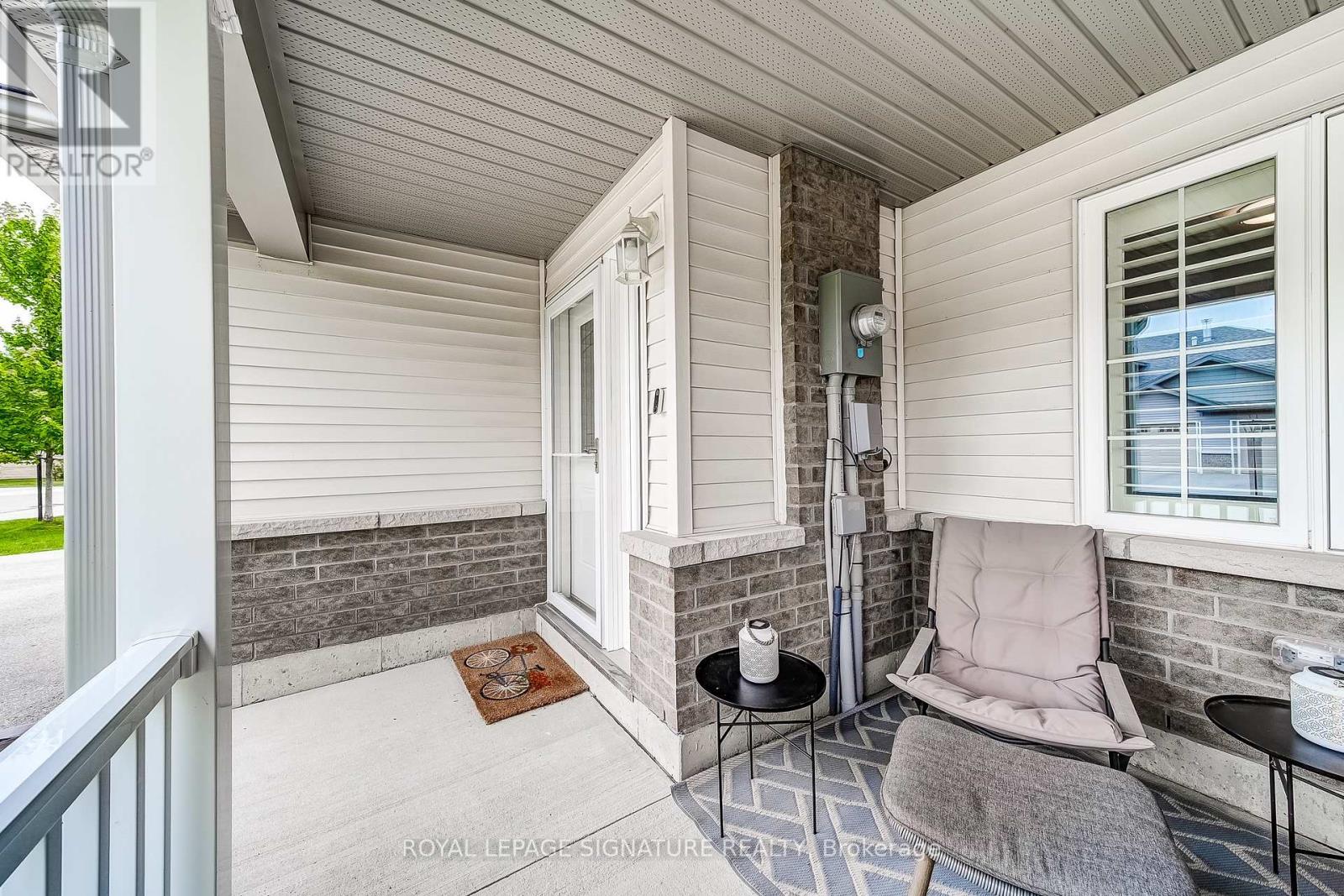 61 IVY CRESCENT - 5