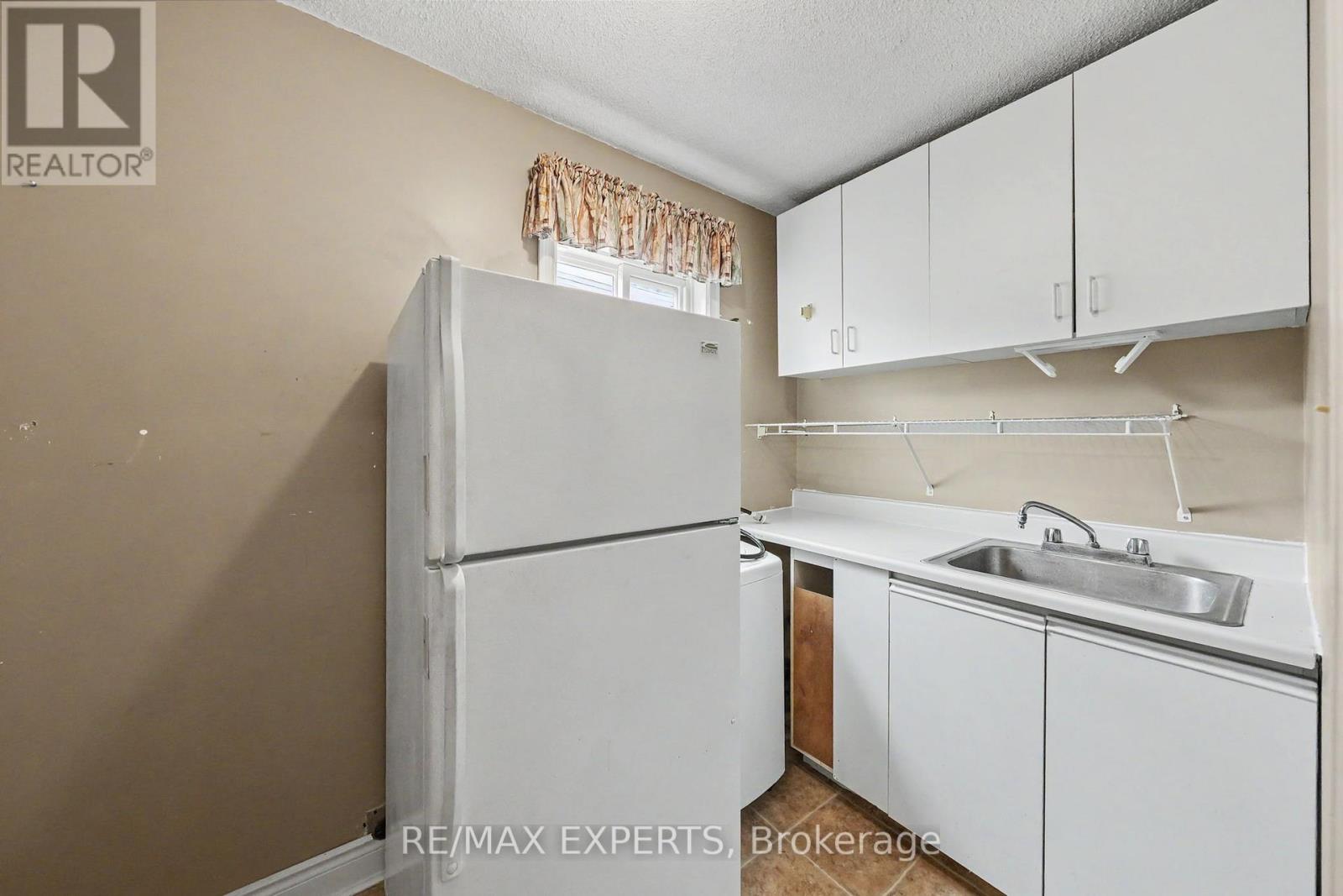 45 BLAIR CRESCENT - 4