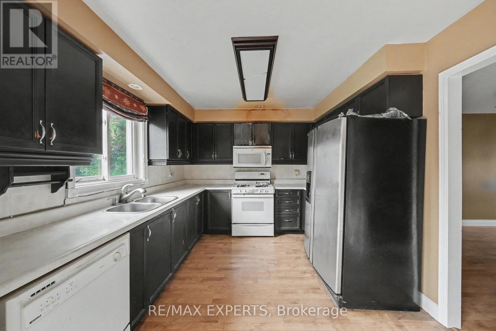 45 BLAIR CRESCENT - 8
