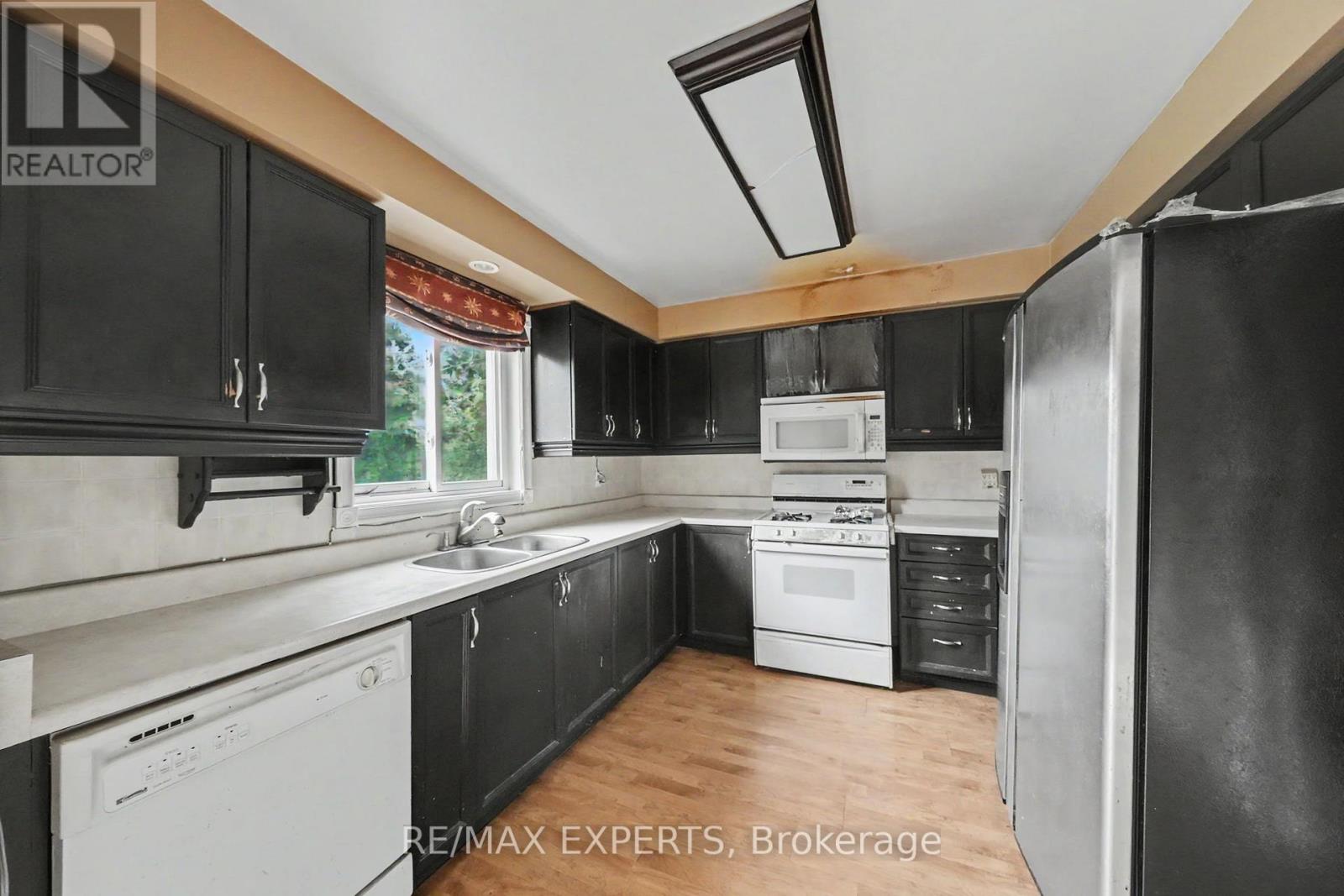45 BLAIR CRESCENT - 9