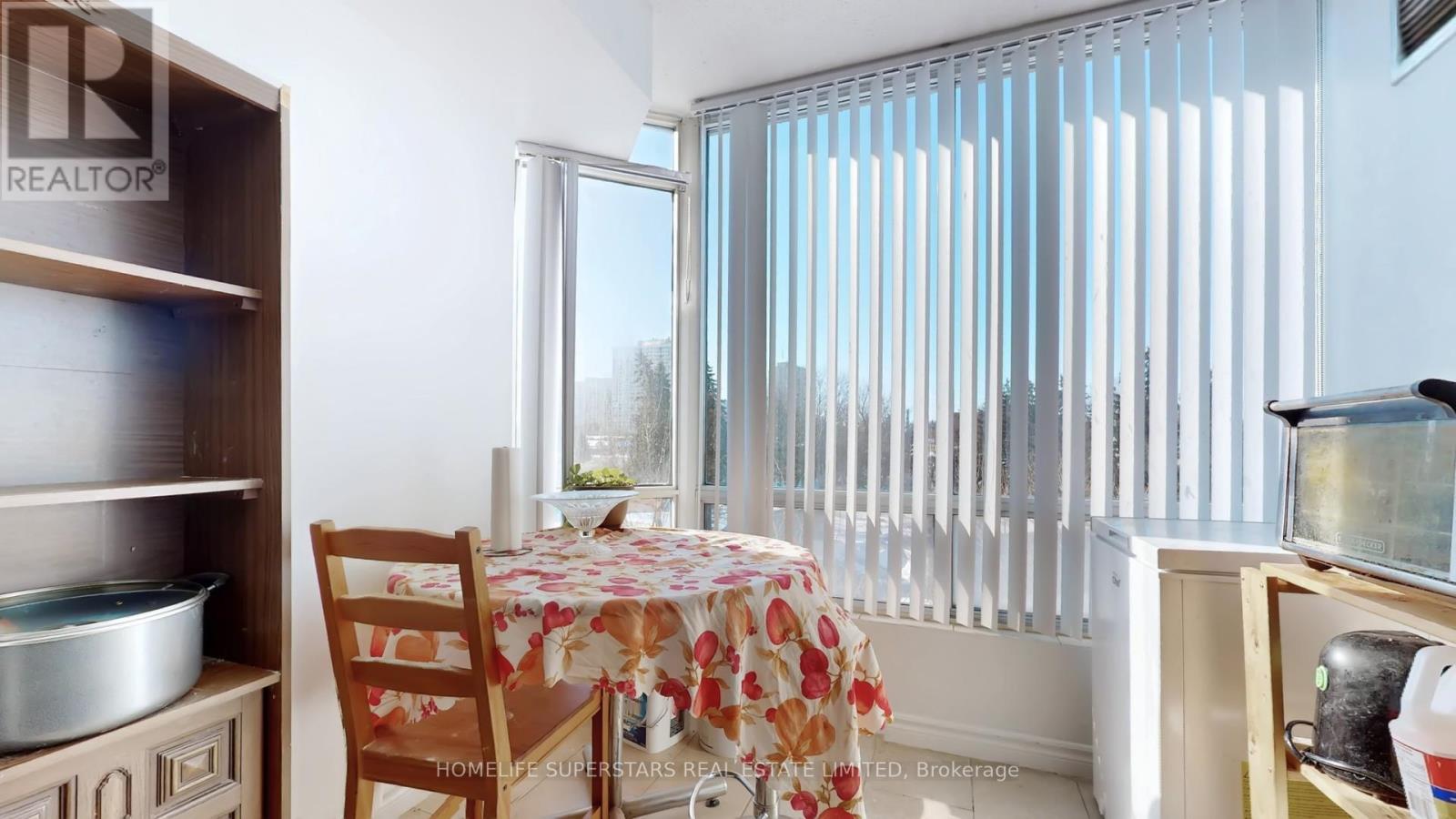 #301 26 HANOVER ROAD - 18