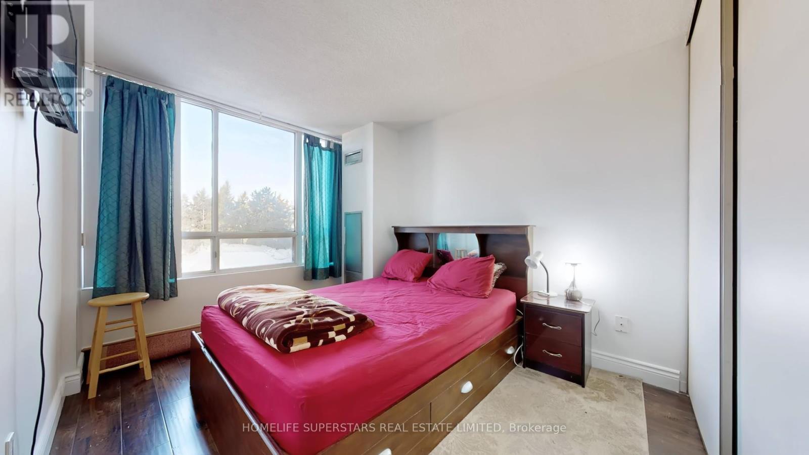 #301 26 HANOVER ROAD - 25
