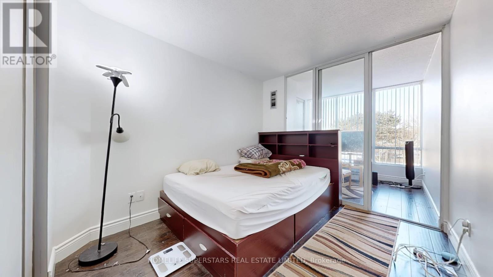 #301 26 HANOVER ROAD - 27