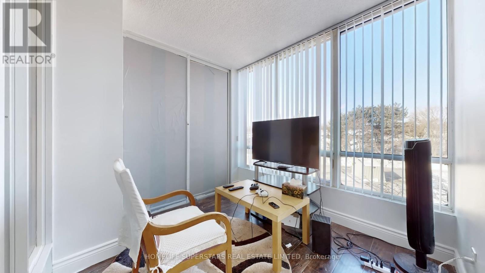#301 26 HANOVER ROAD - 28