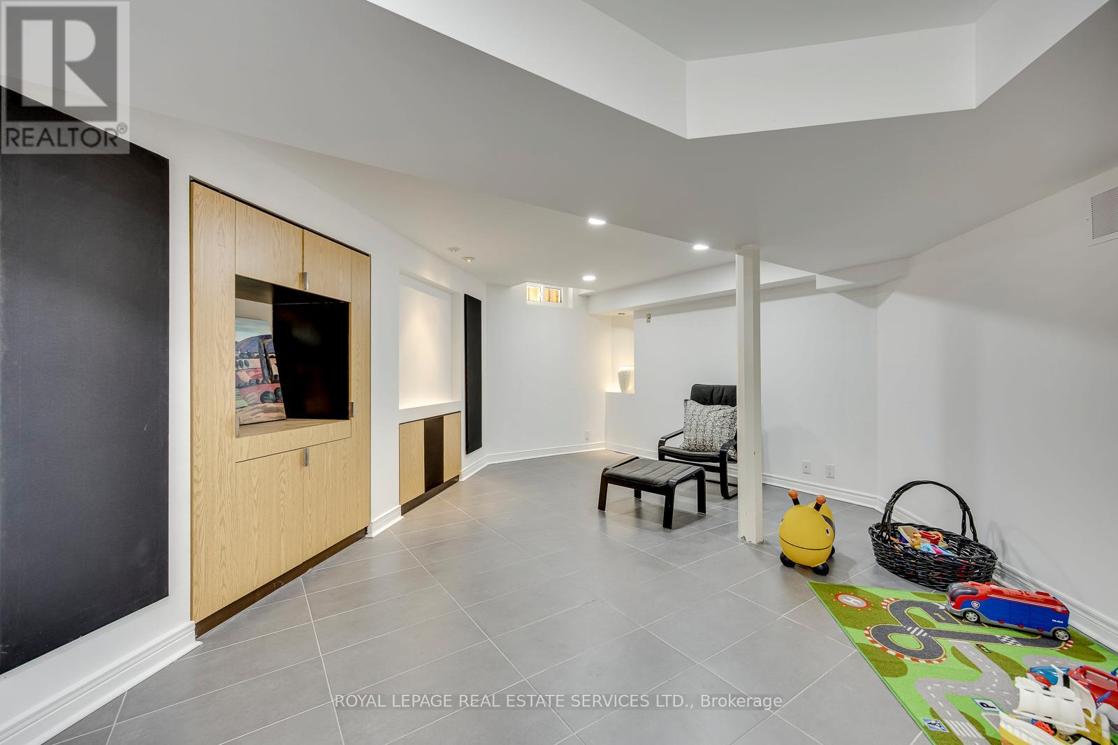 300 CANITAL COURT - 33