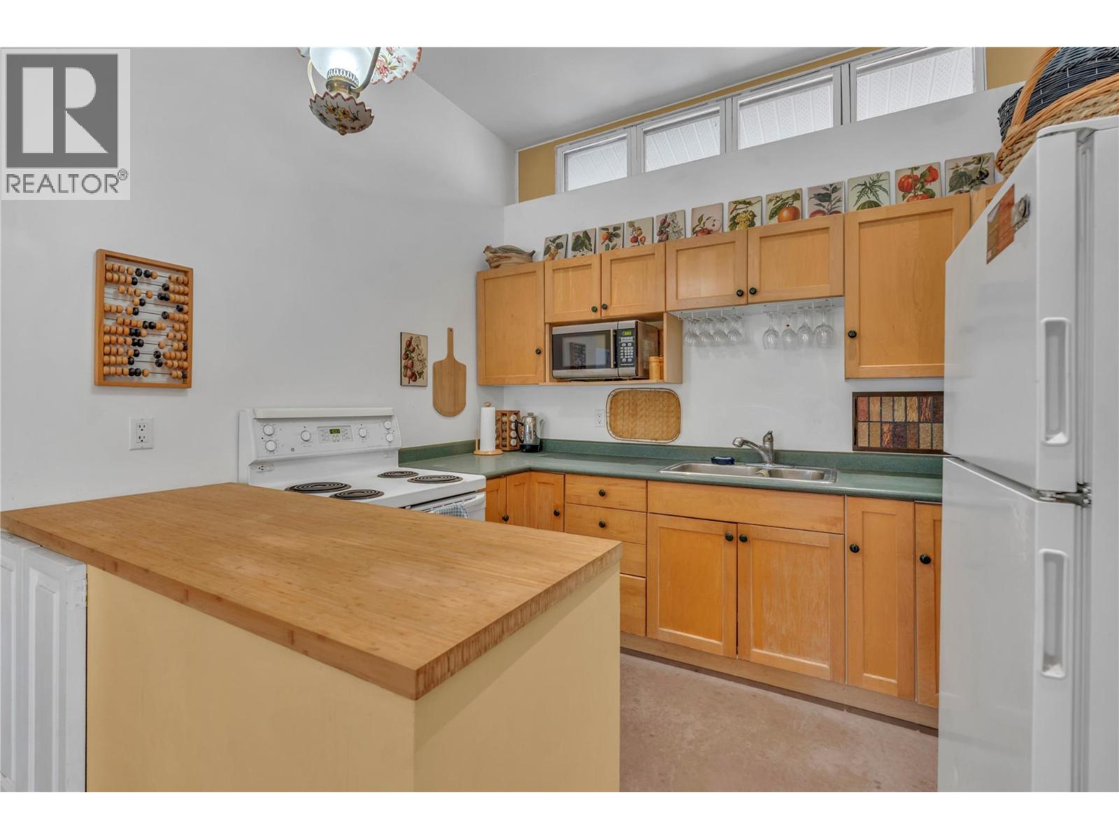 2795 Liddicoat Road - 48