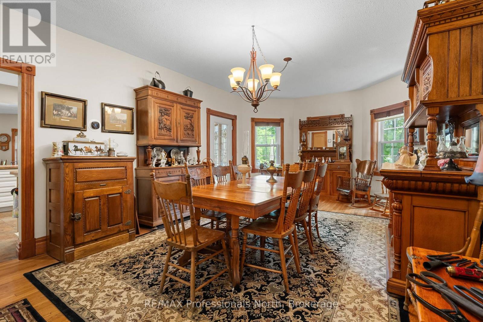 22 KNOWLES CRESCENT E - 12