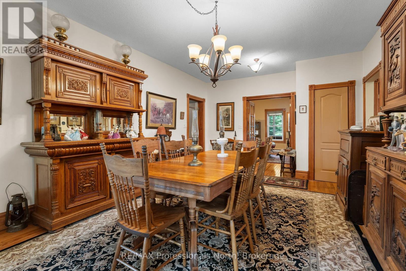 22 KNOWLES CRESCENT E - 14