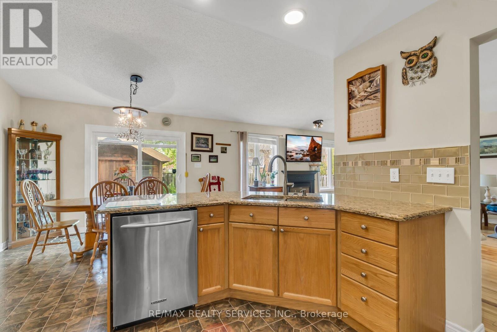 752 NORTH LEAKSDALE CIRCLE - 17