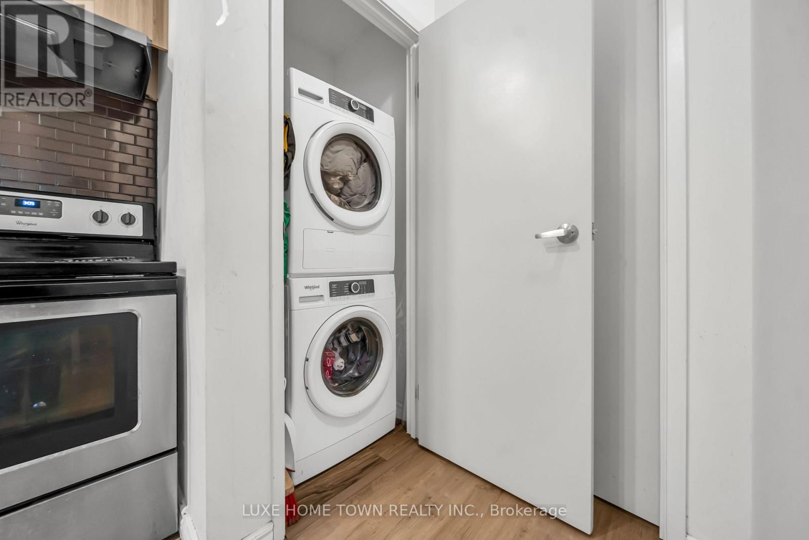 #G104 275 LARCH STREET - 20