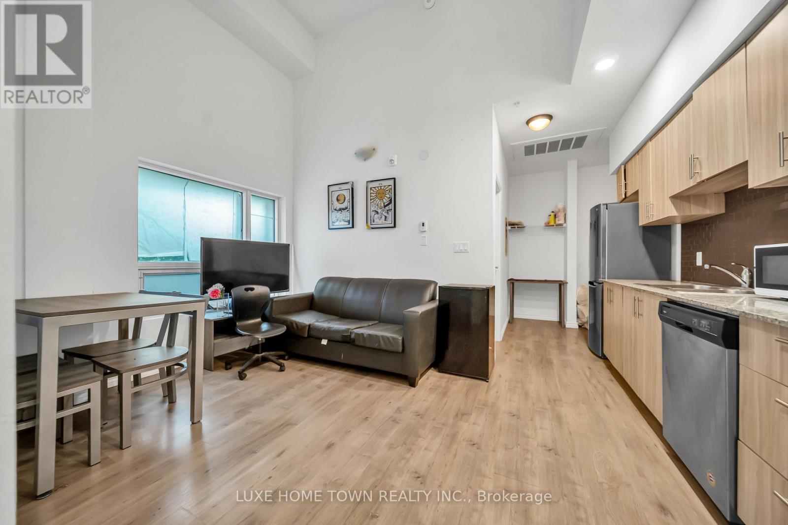 #G104 275 LARCH STREET - 25