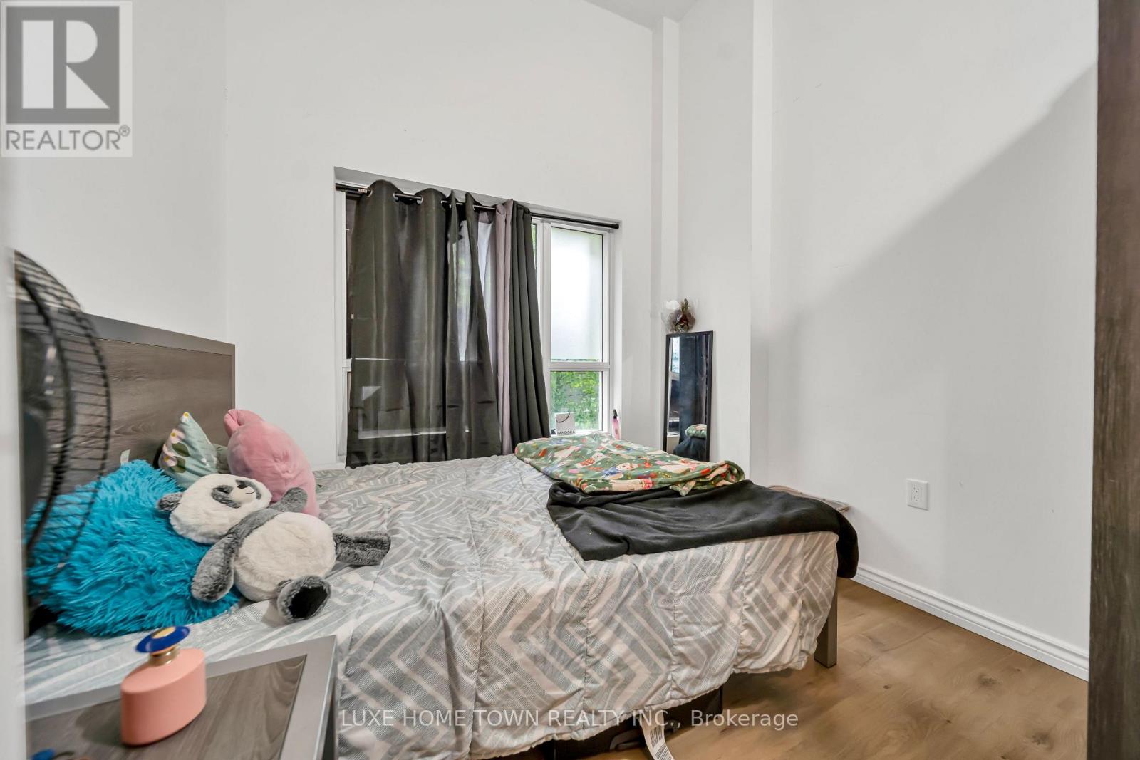#G104 275 LARCH STREET - 28
