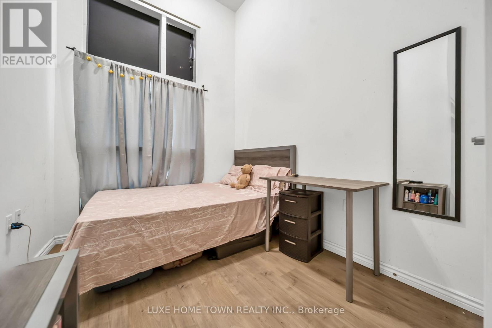 #G104 275 LARCH STREET - 29