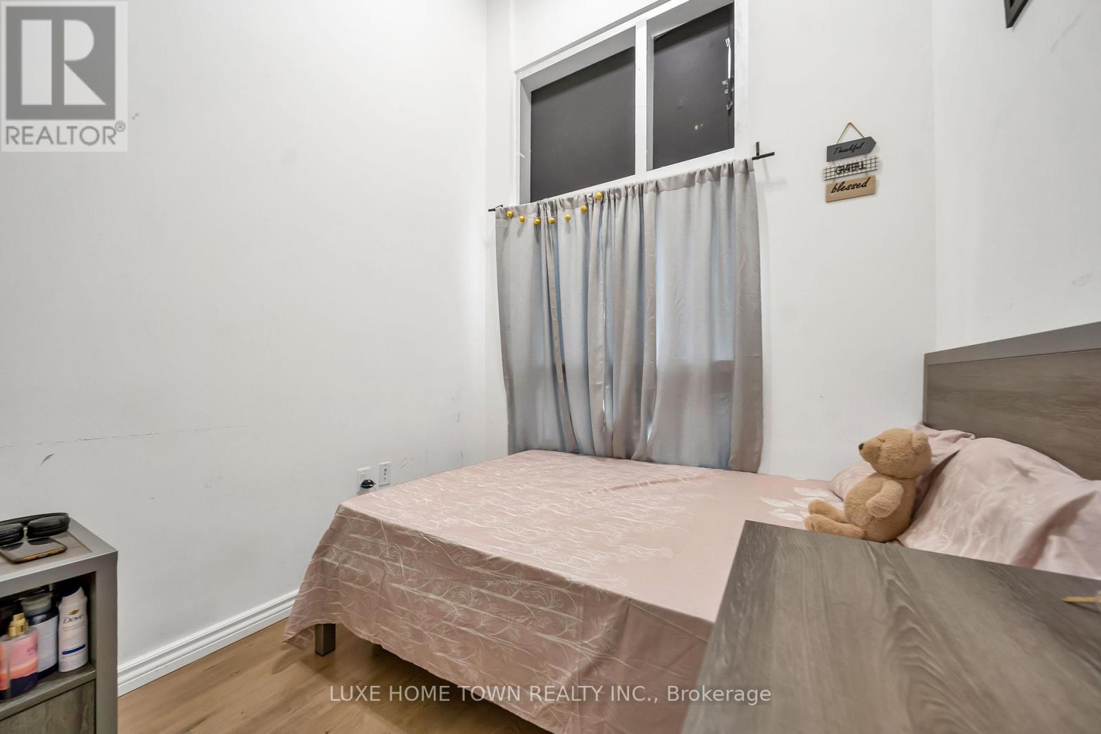#G104 275 LARCH STREET - 31