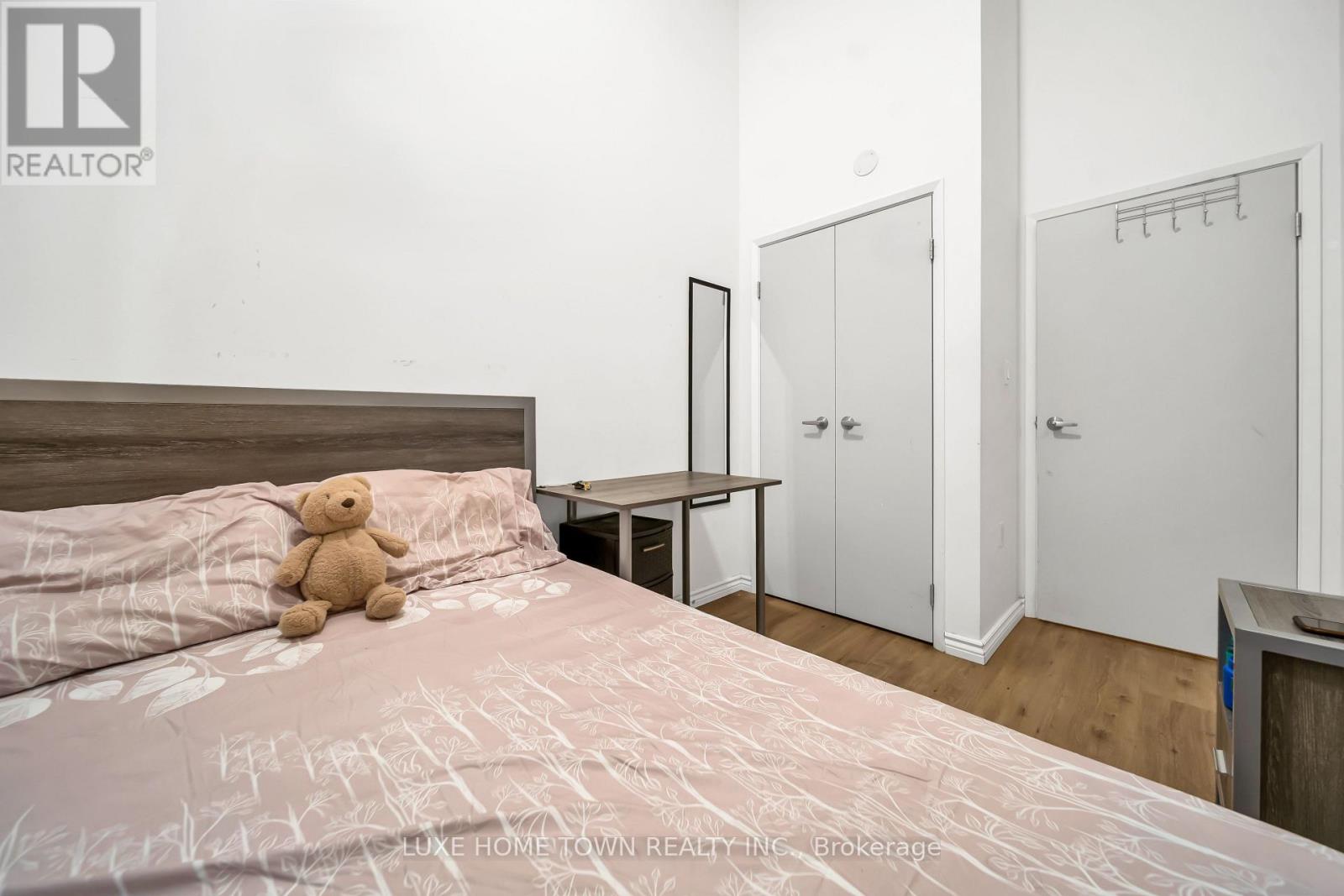 #G104 275 LARCH STREET - 32