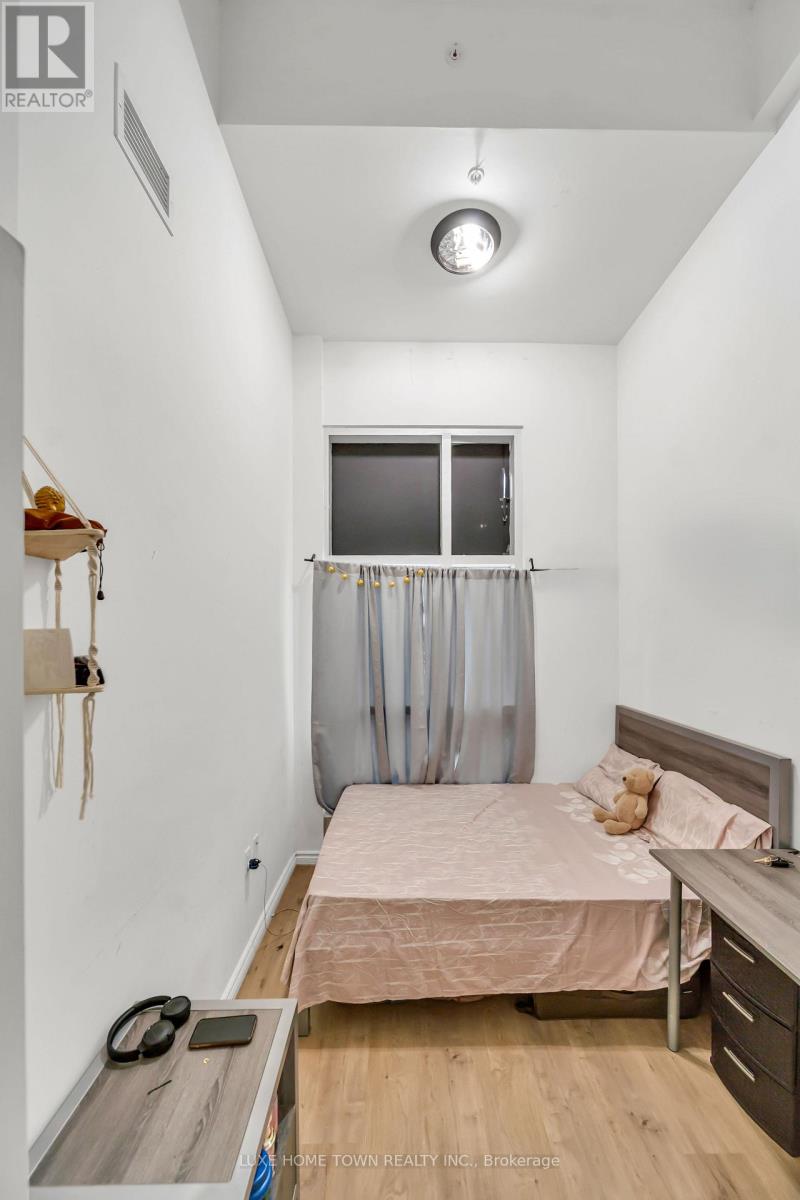 #G104 275 LARCH STREET - 33