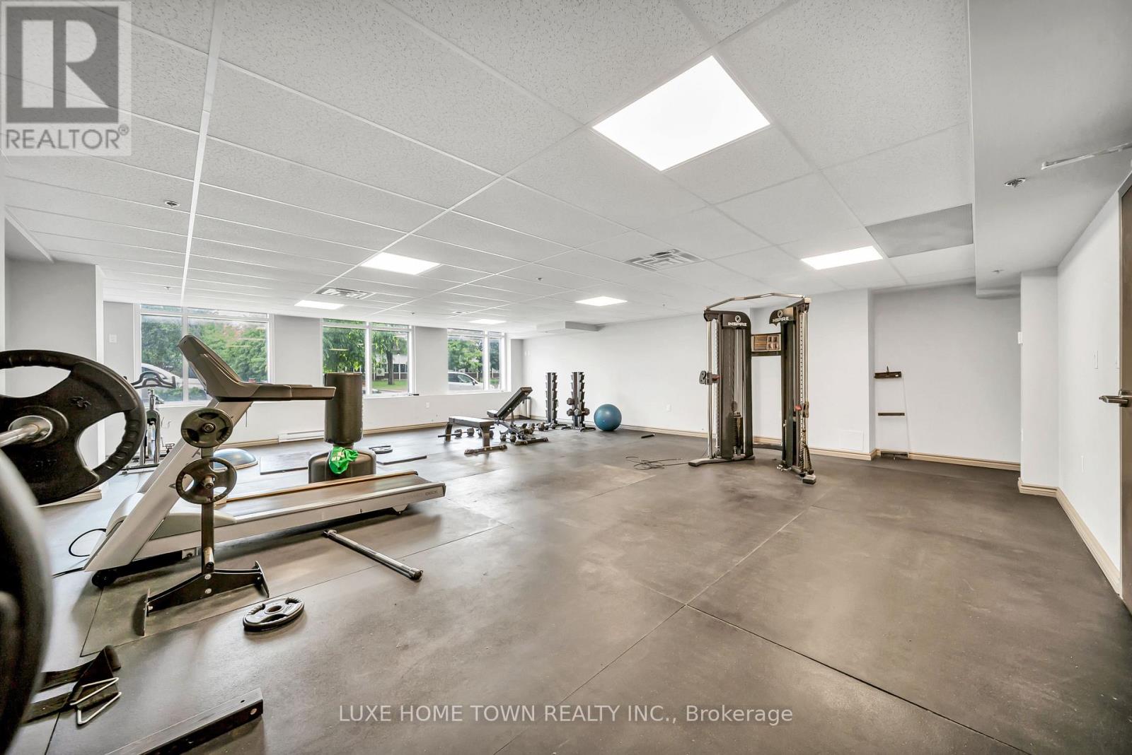#G104 275 LARCH STREET - 34