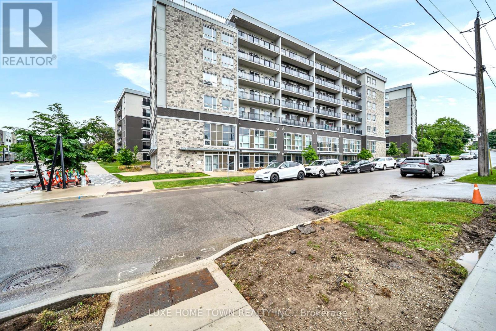 #G104 275 LARCH STREET - 37