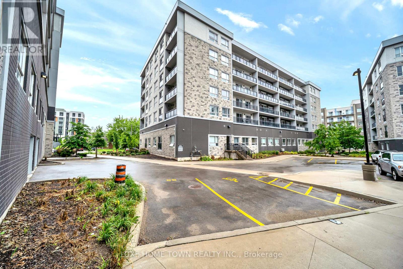 #G104 275 LARCH STREET - 40