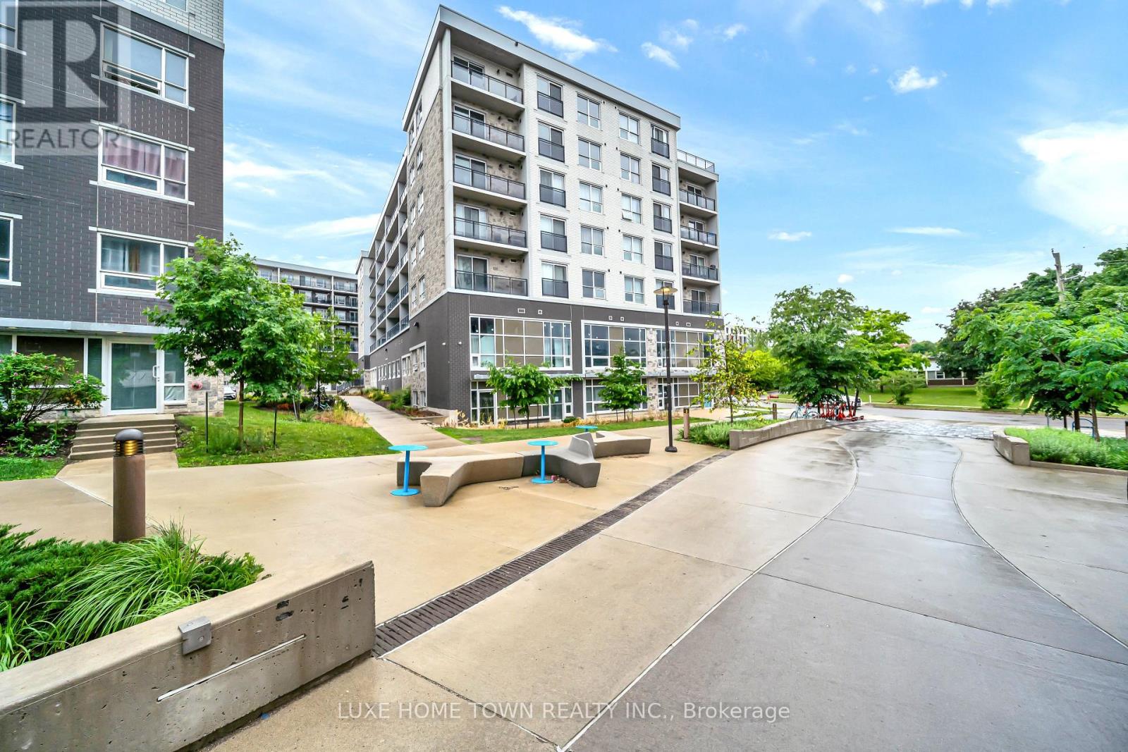 #G104 275 LARCH STREET - 41