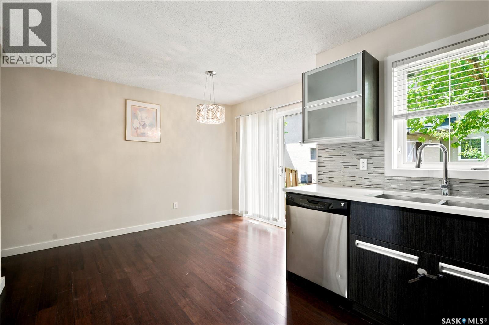 253 245 Ashworth CRESCENT — photo 16