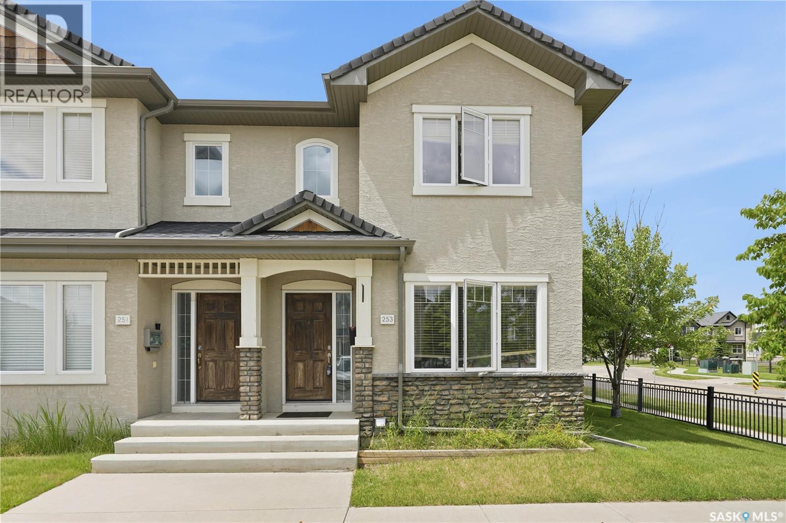 253 245 Ashworth CRESCENT - photo 2