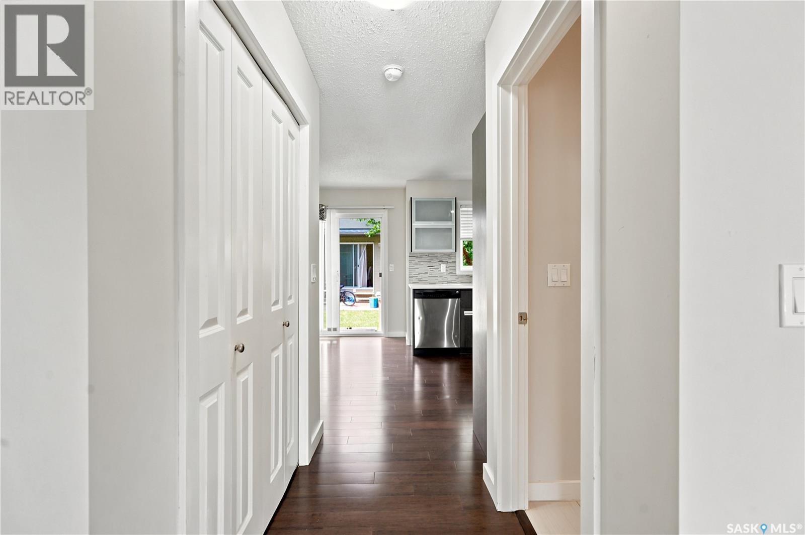 253 245 Ashworth CRESCENT — photo 9