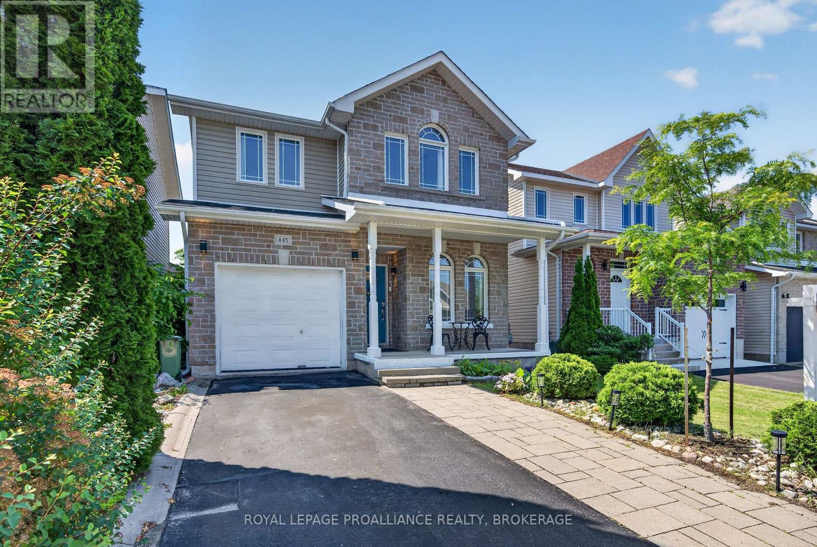 445 MAUREEN STREET - 1