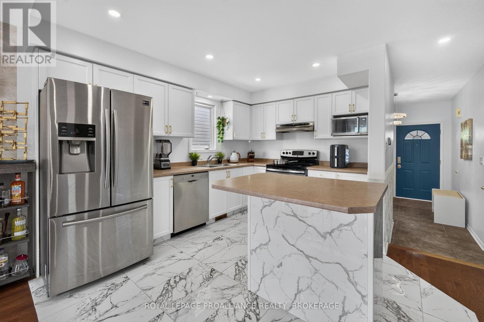 445 MAUREEN STREET - 11