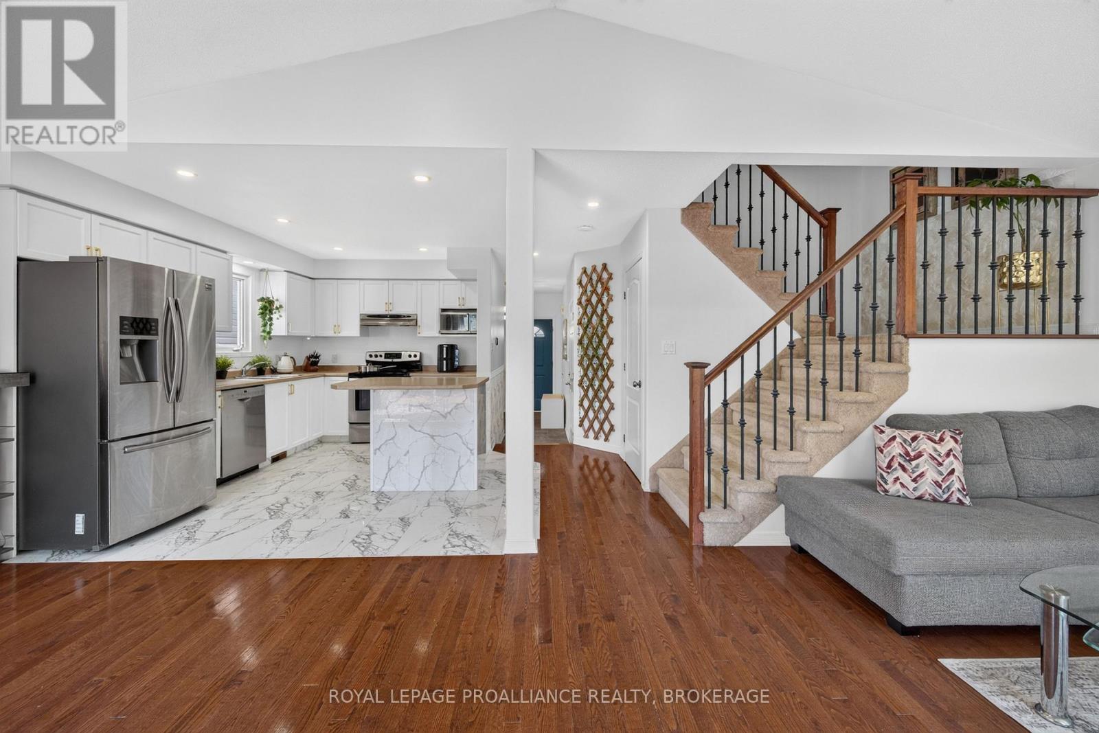 445 MAUREEN STREET - 12