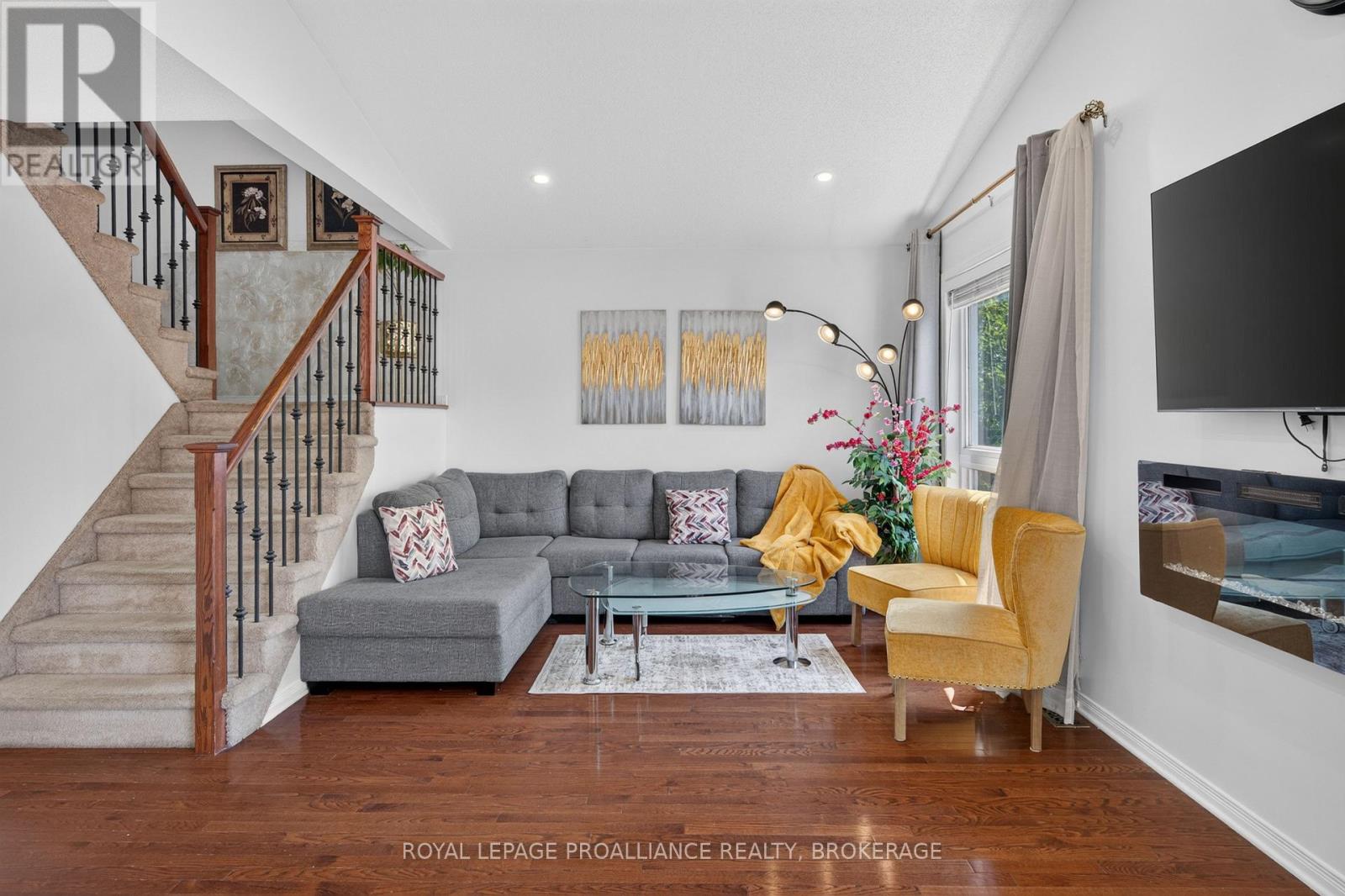 445 MAUREEN STREET - 15