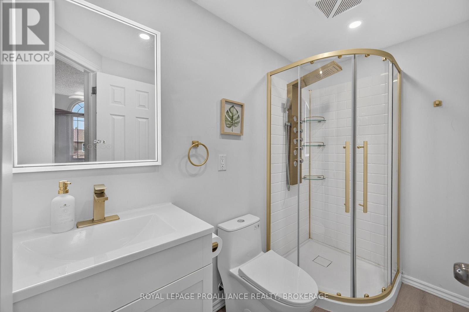 445 MAUREEN STREET - 27