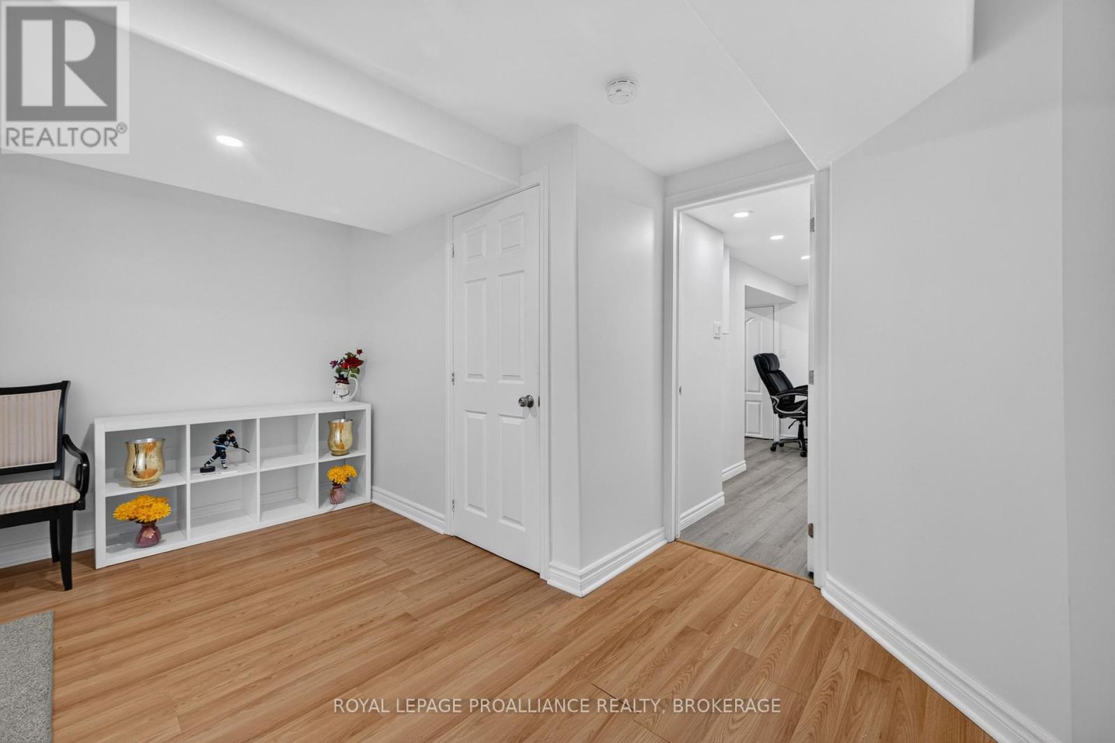 445 MAUREEN STREET - 29