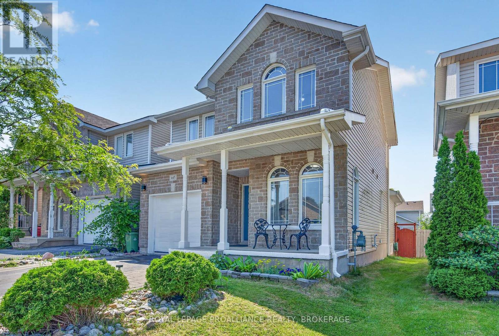 445 MAUREEN STREET - 3