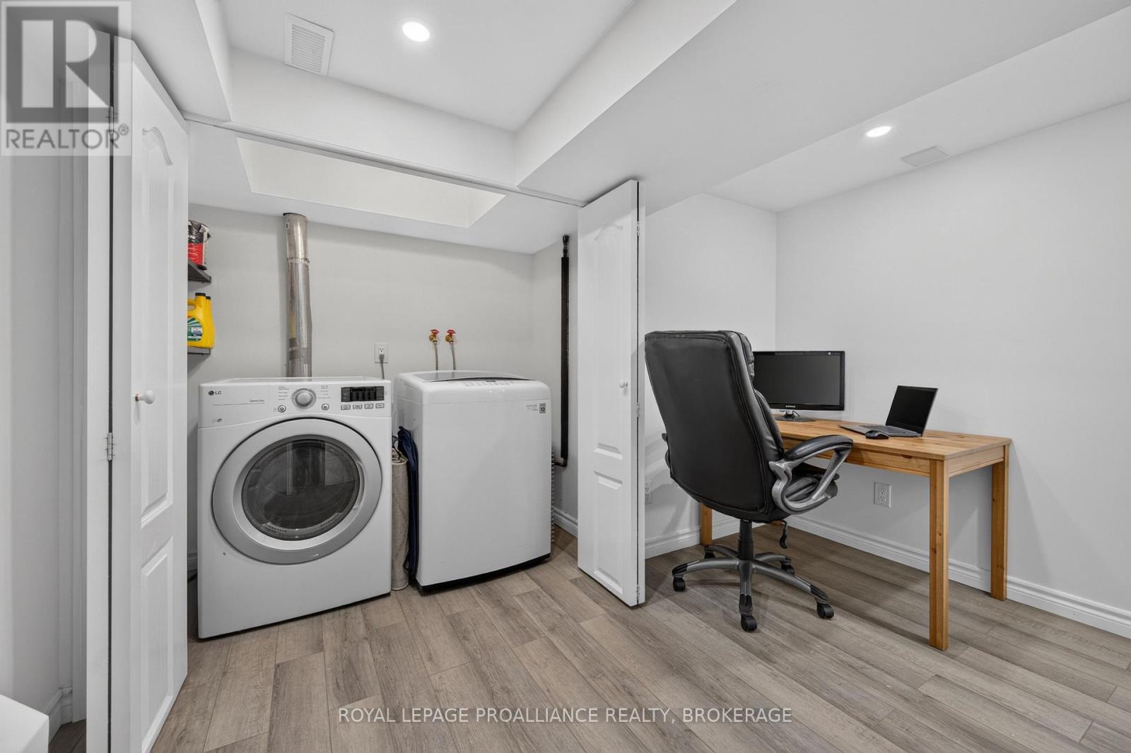 445 MAUREEN STREET - 34
